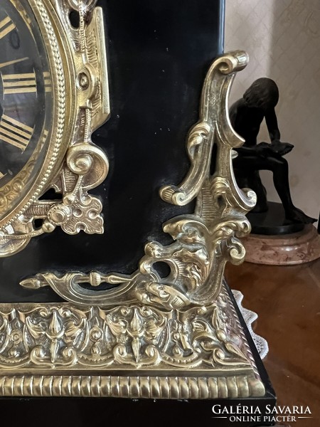 Antik brüsszeli kandalló-, asztali-, szalonszobros bútoróra