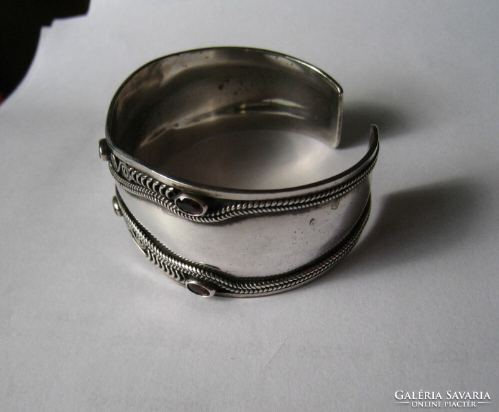 Extra bright silver bracelet with garnet stones