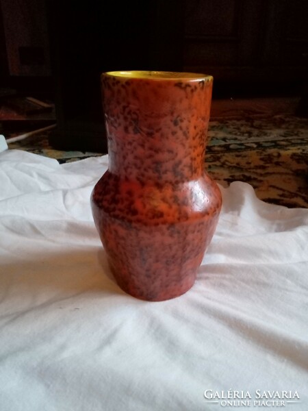 Old pond head vase