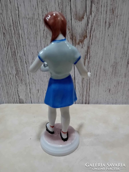 Hollóházi porcelán kottából éneklő lány figura
