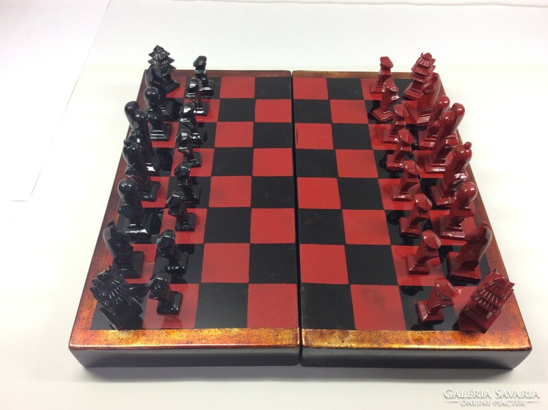 Sakk készlet 36x36 cm kínai figurás lakkfestett dobozban