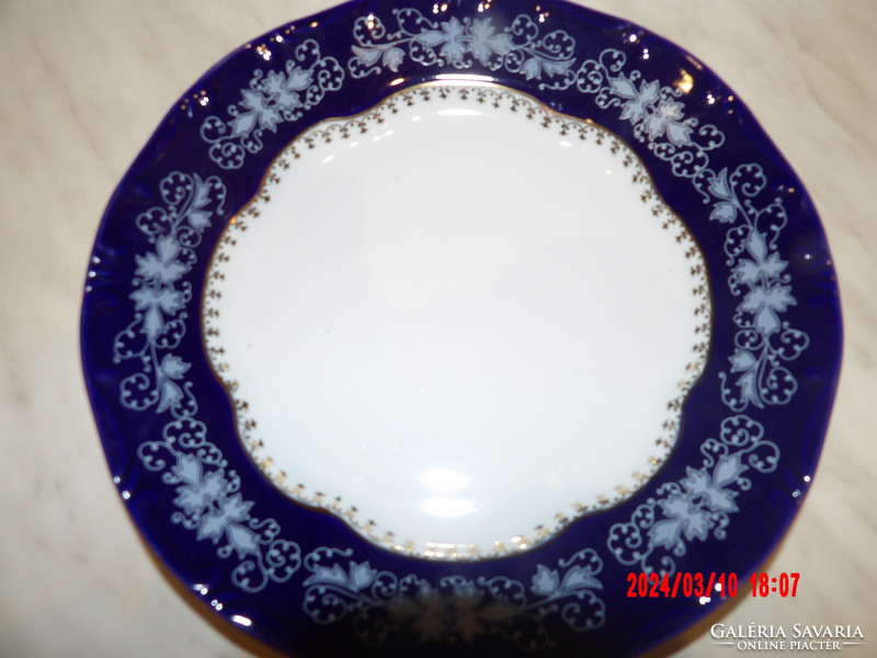 Zsolnay pompadour ii flat plate