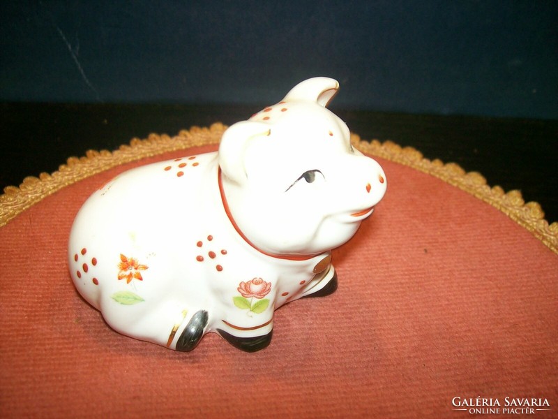 Sitting pig figure 8 cm high