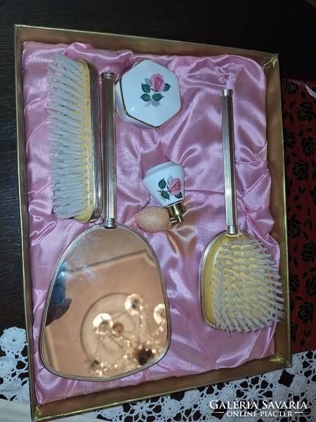 Vintage combing set