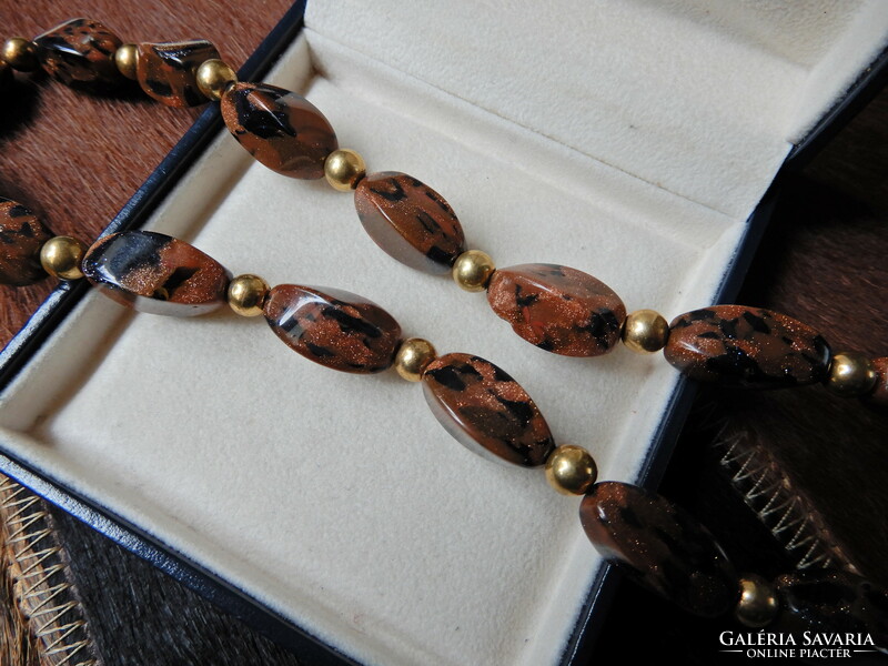 Elisabeth Naeem design nyaklánc ( goldfluss) napkövekkel és aranyozott mágneses kapoccsal