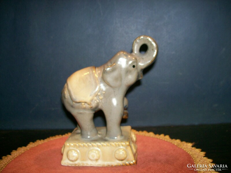 Ceramic elephant figure 14 cm high, 13/6 cm