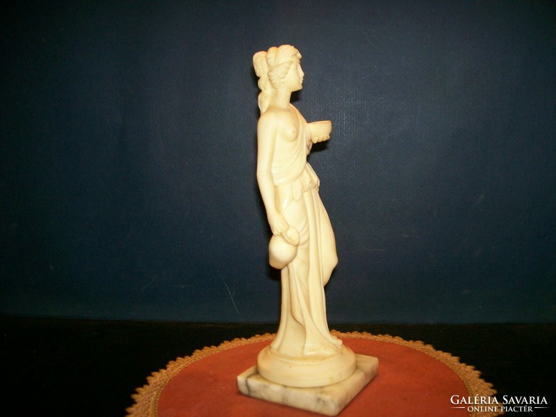 Goddess Italian figure 23 cm high.