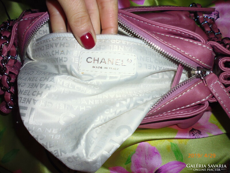 Gyönyörű  női Chanel    bőr táska .