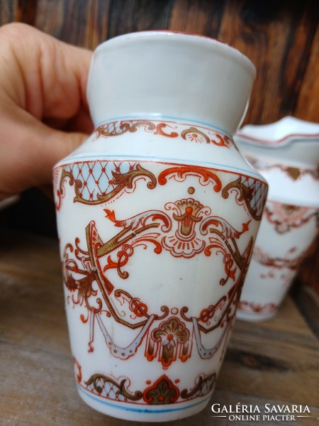 Hüttl Tivadar vastagfalú porcelán kiöntők kézi festéssel