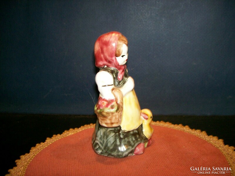 Ceramic shopping little girl with duck 13 cm tall.