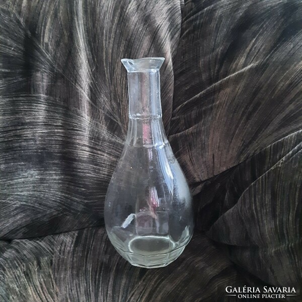 Molded glass bottle, spout