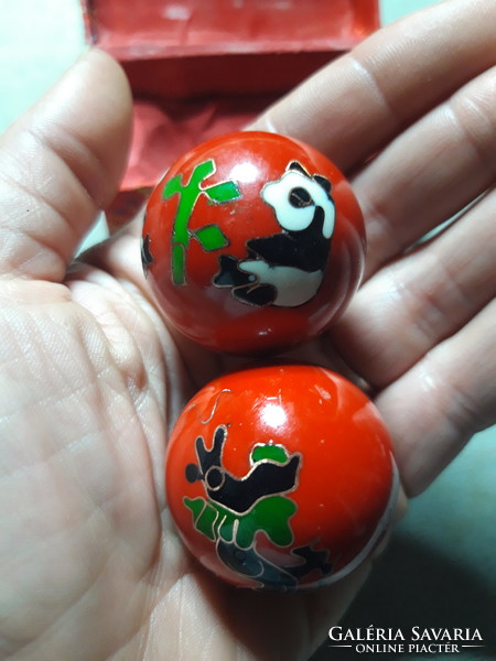 Chi kung - resonating chi kung - balls