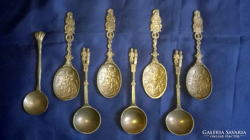 Pack of 8 pewter decorative spoons