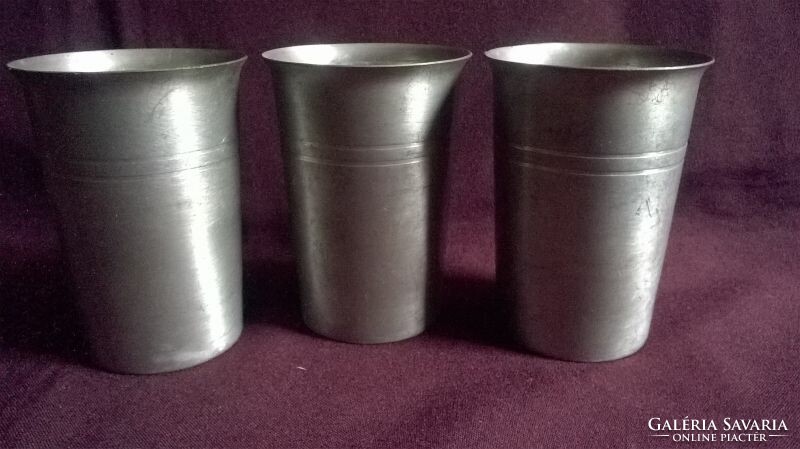 Marked pewter, glass set 47.