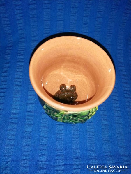 Ceramic mug with a frog in the middle, Zalakaros souvenir (a7)