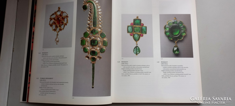 Treasury of the world jeweled art of India in the age of the Mughals