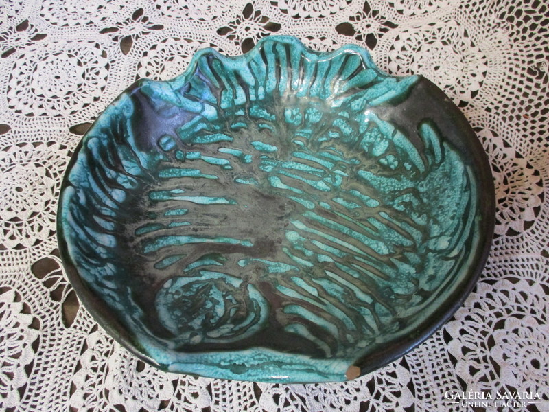 Ceramic bowl with a special pattern and shape