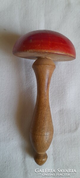 Old little hitchhiking wooden mushroom 4x9cm