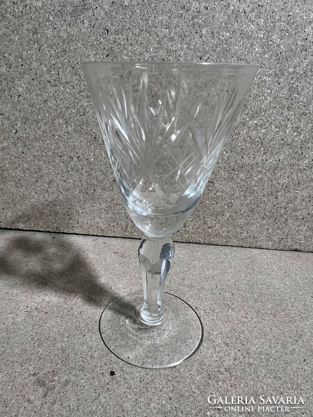 Kristály boros pohár, 14 x 7 cm-es nagyságú alkotás. 4018