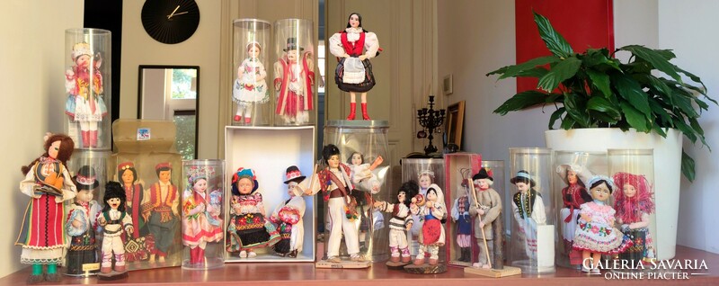 Folk art doll collection (folk art dolls: Matyó, Kalocsai, Rimóci, etc.)