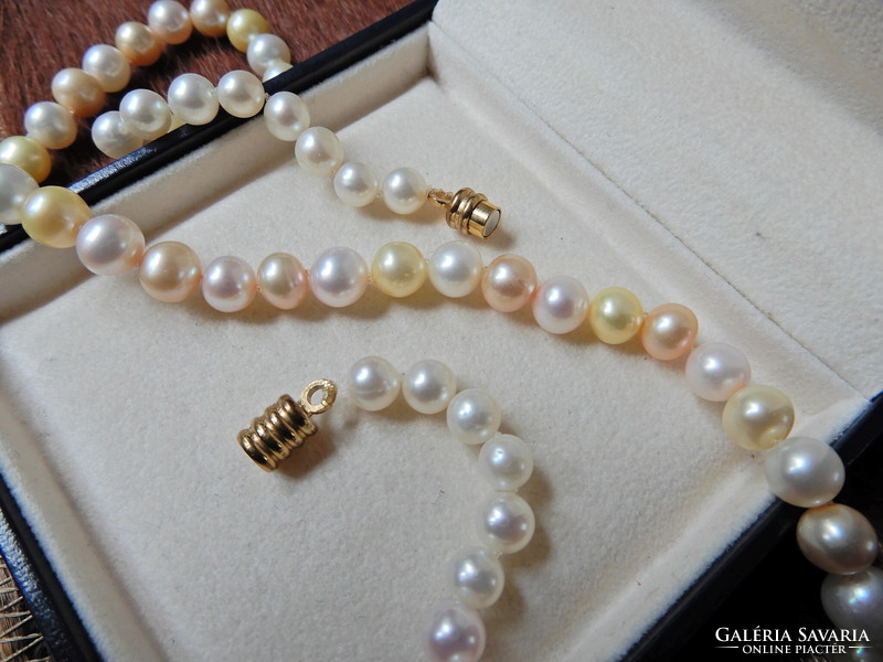 Cultured freshwater pearl string with gold-plated magnetic clasp﻿