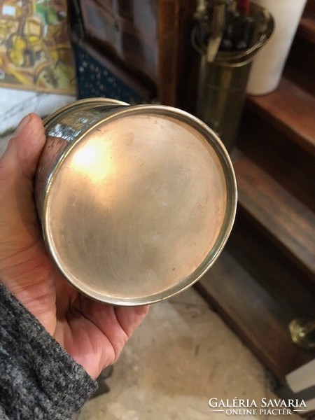Art Nouveau copper sugar bowl, 15 cm high.