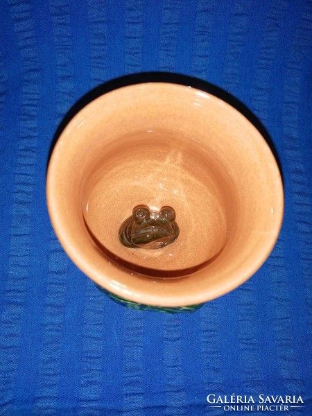 Ceramic mug with a frog in the middle, Zalakaros souvenir (a7)