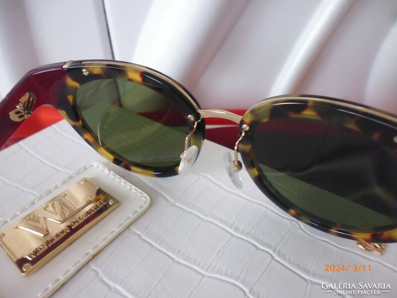 Beautiful women's Salvatore Ferragamo sunglasses.