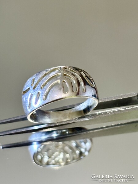 A beautiful openwork silver ring