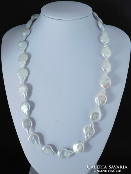 14K gold beautiful pearl necklace