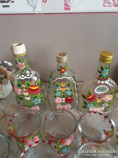 Set of hand-painted Kalocsa pattern glasses