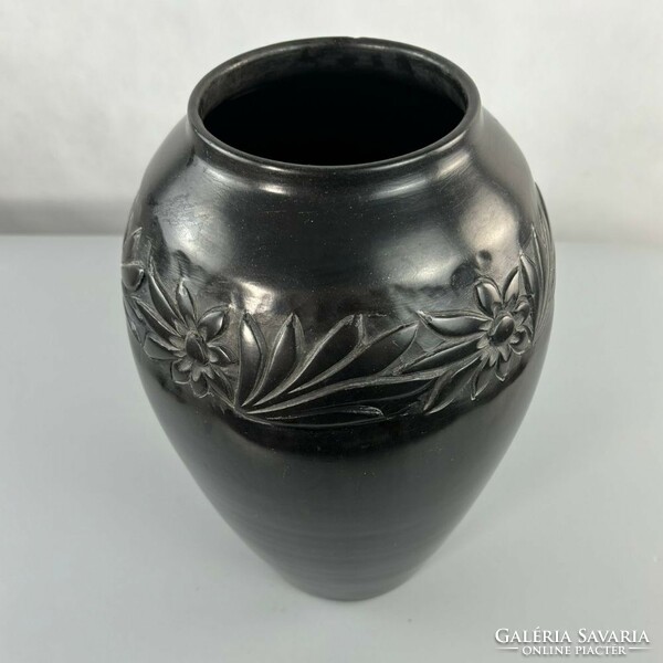 Matt black floor vase from Hargitay ii. - Transylvanian black tile -