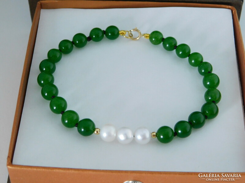 14k gold jade bracelet with beads and 14k gold balls
