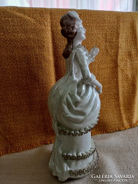 Alba Julia Romanian porcelain figurine 12,000