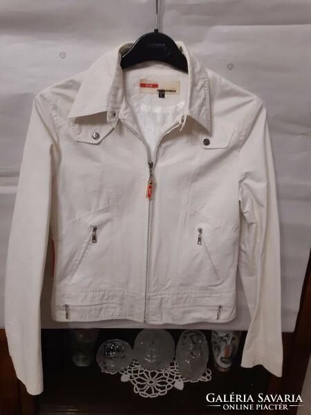 Barely used, white, dolce gabbana windbreaker, size S.