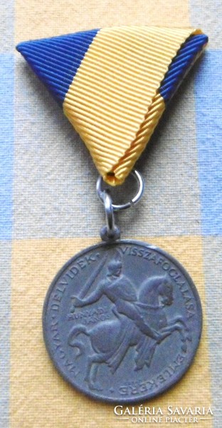 War medal south region with matching war ribbon t1