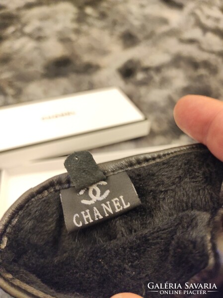Used but good condition chanel leather gloves size m for sale