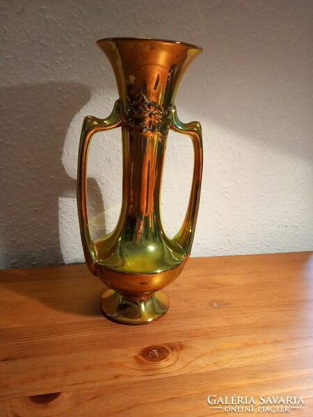 The Zsolnay eozin goblet vase is 29 cm high