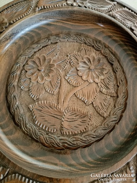 Carved wooden wall plate with flower pattern decor HUF 5,000