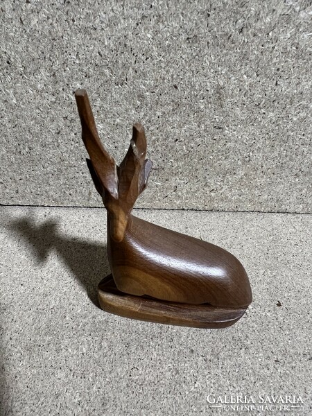 Deer statue carved from wood, size 10 x 7 x 2 cm. 4012