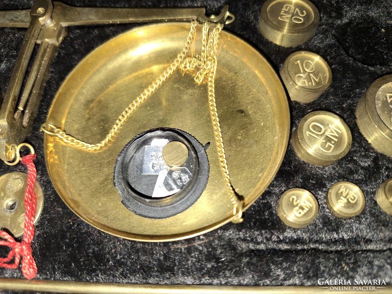 Jewelry scales in a velvet-lined box with scales