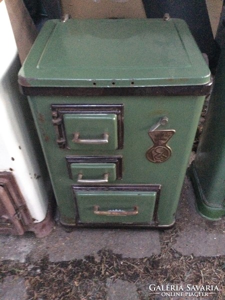 Showy green tea stove stove for decorative purposes or to renovate