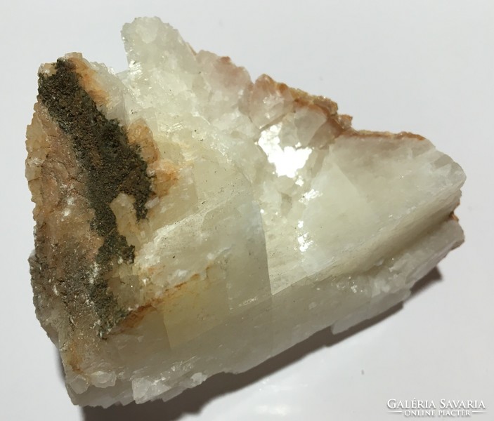 Gyönyörű nagy hegyikristály ásvány kvarc kristály gyémánt fényű geóda