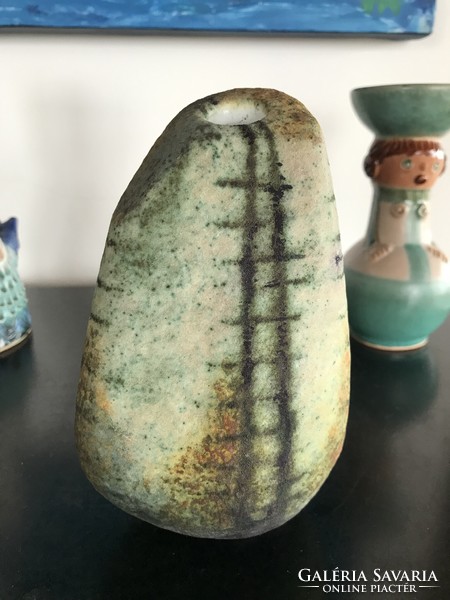 Ágoston Simó: earth-colored medium pebble vase (3.0) - 20/C