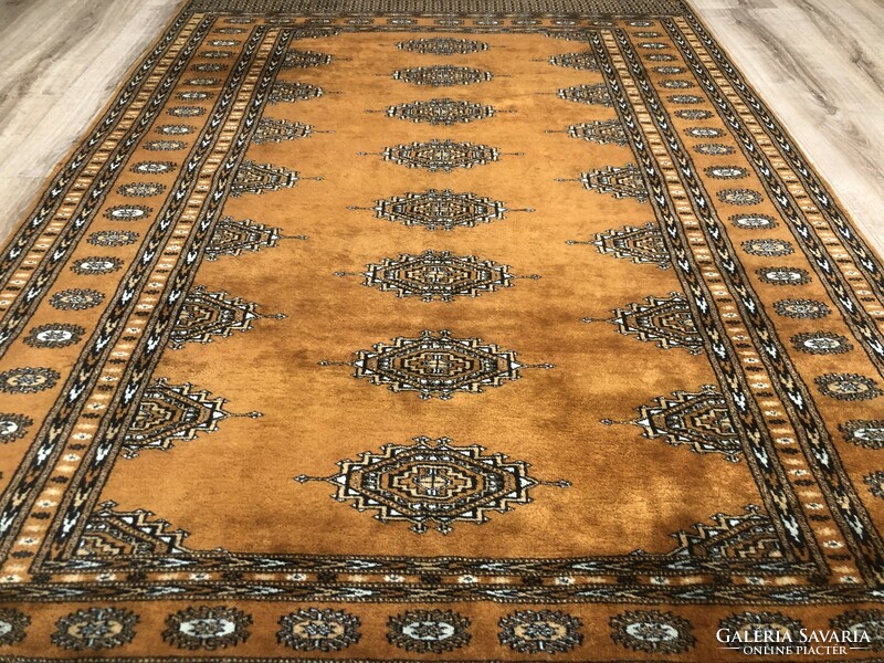 Bokhara - Pakistani hand-knotted woolen Persian rug, 128 x 197 cm