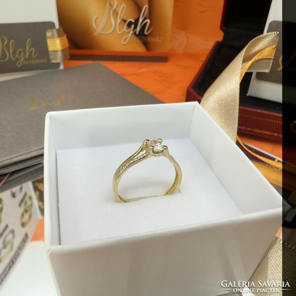 0.4ct diamond ring in 14kt gold