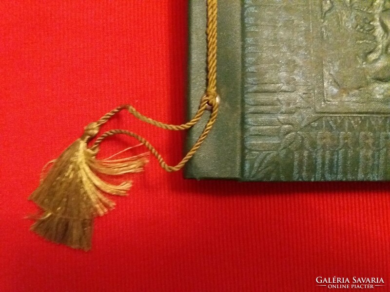 Antique leather gold cord green hunter embossed scene photo album size /3 according to the pictures