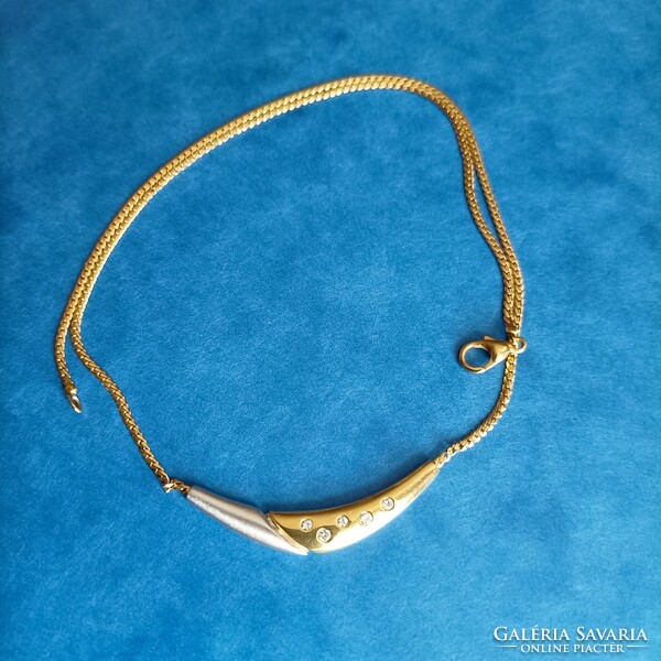 18 carat gold neck blue necklace with 5 brilles, at a good price