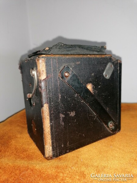 It is a more than 100-year-old camera from the ihagee factory in Dresden
