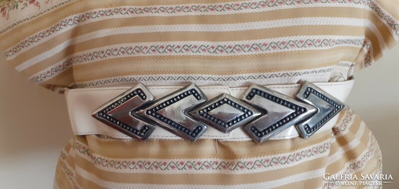 Beautiful retro women's belt. . 4..
